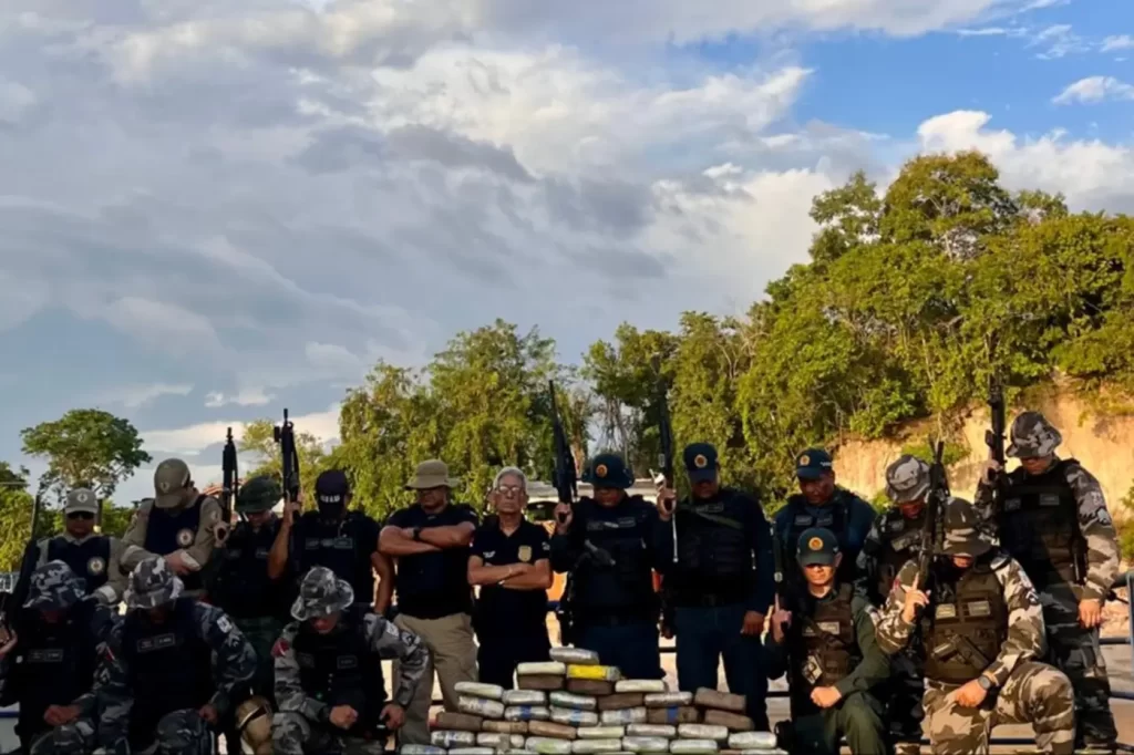 Foto de apreensão de drogas